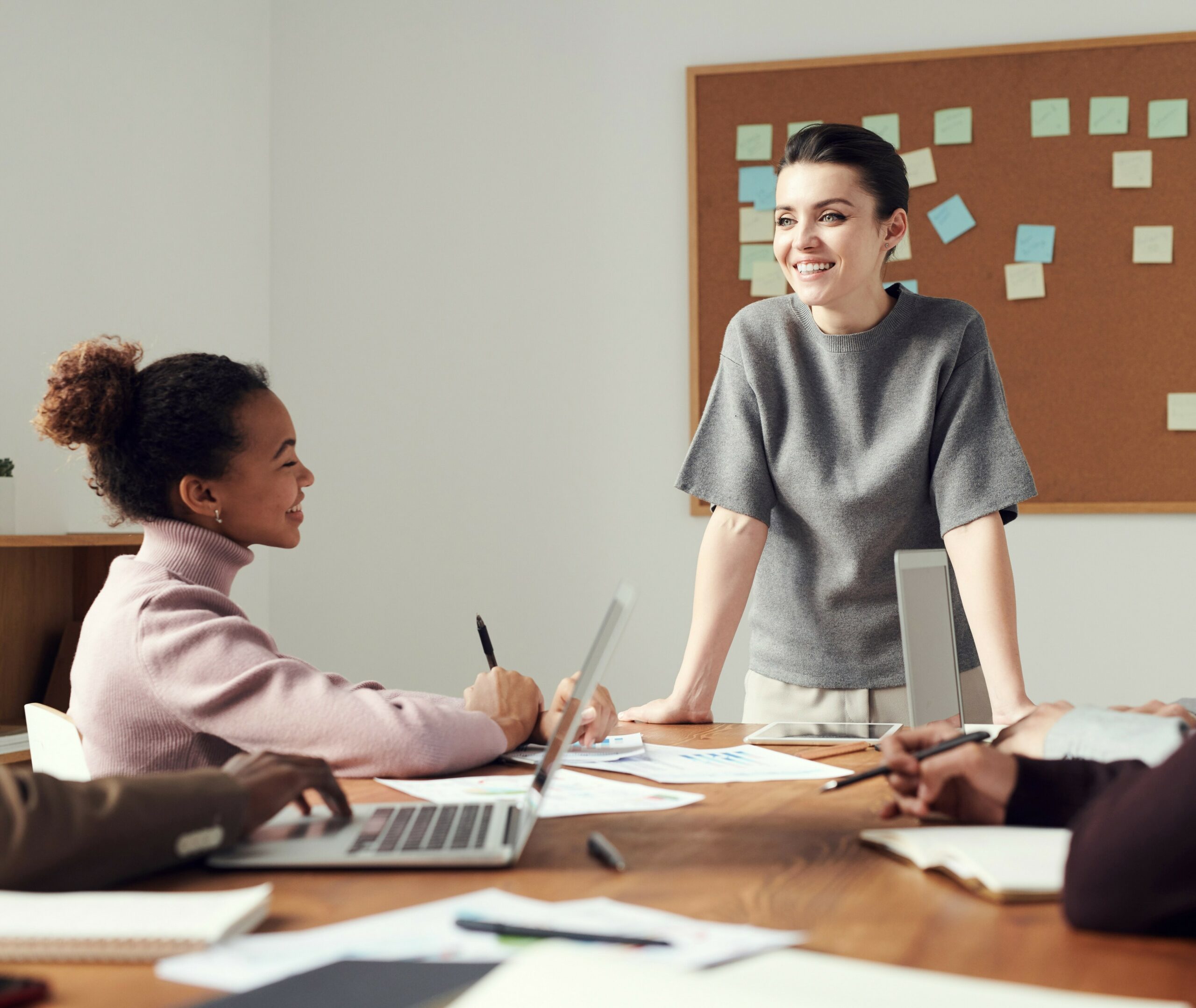 Female trainer and course member working on a topic